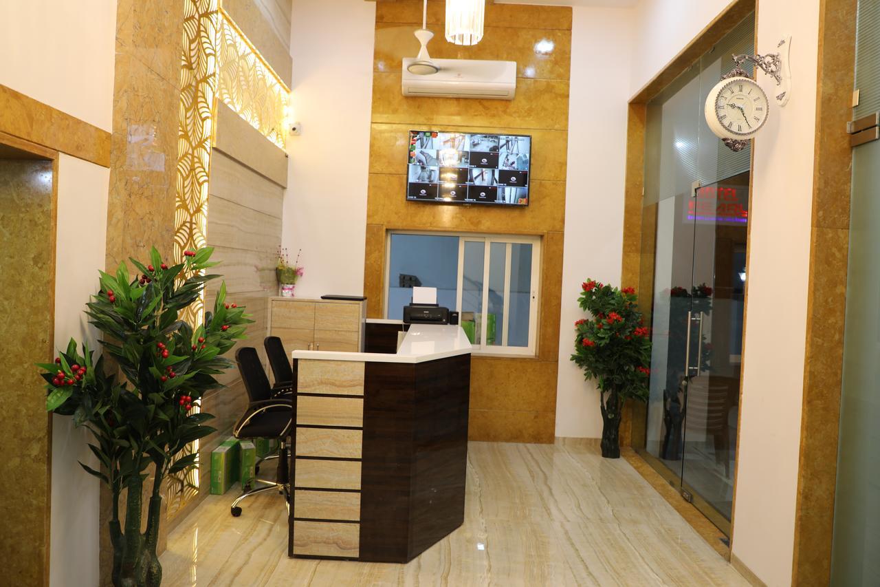 Hotel Pearl Наві-Мумбаї Екстер'єр фото