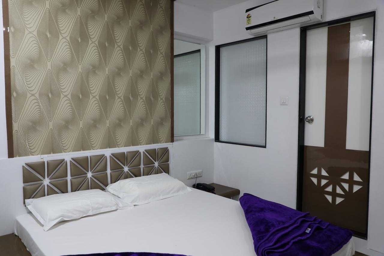 Hotel Pearl Наві-Мумбаї Екстер'єр фото