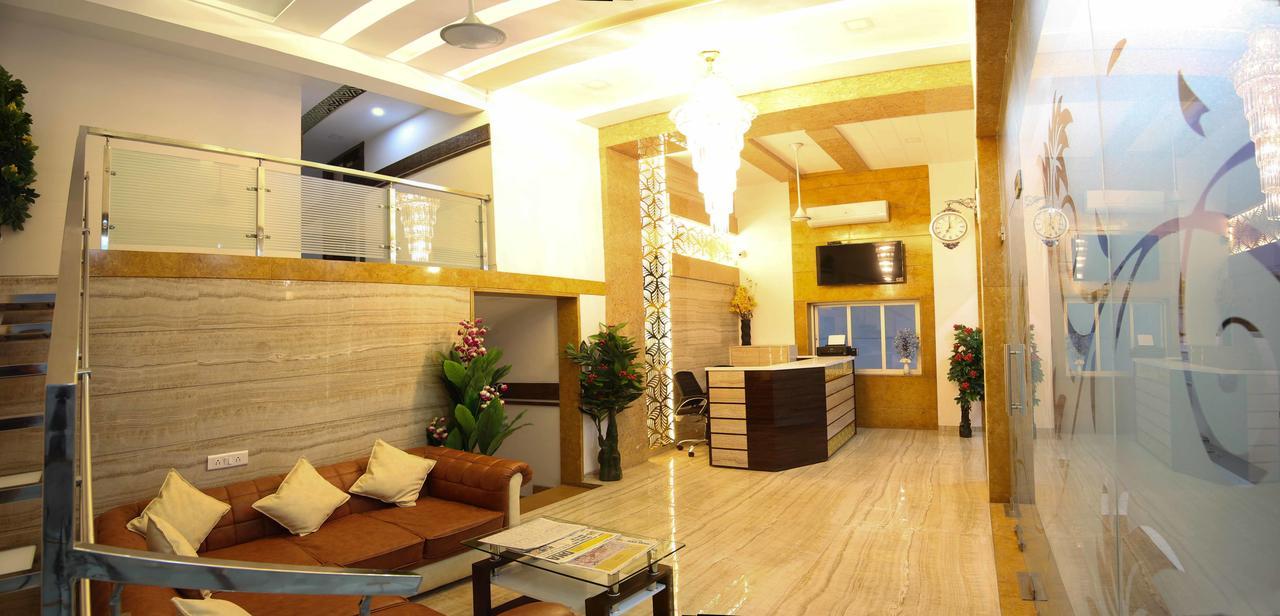 Hotel Pearl Наві-Мумбаї Екстер'єр фото